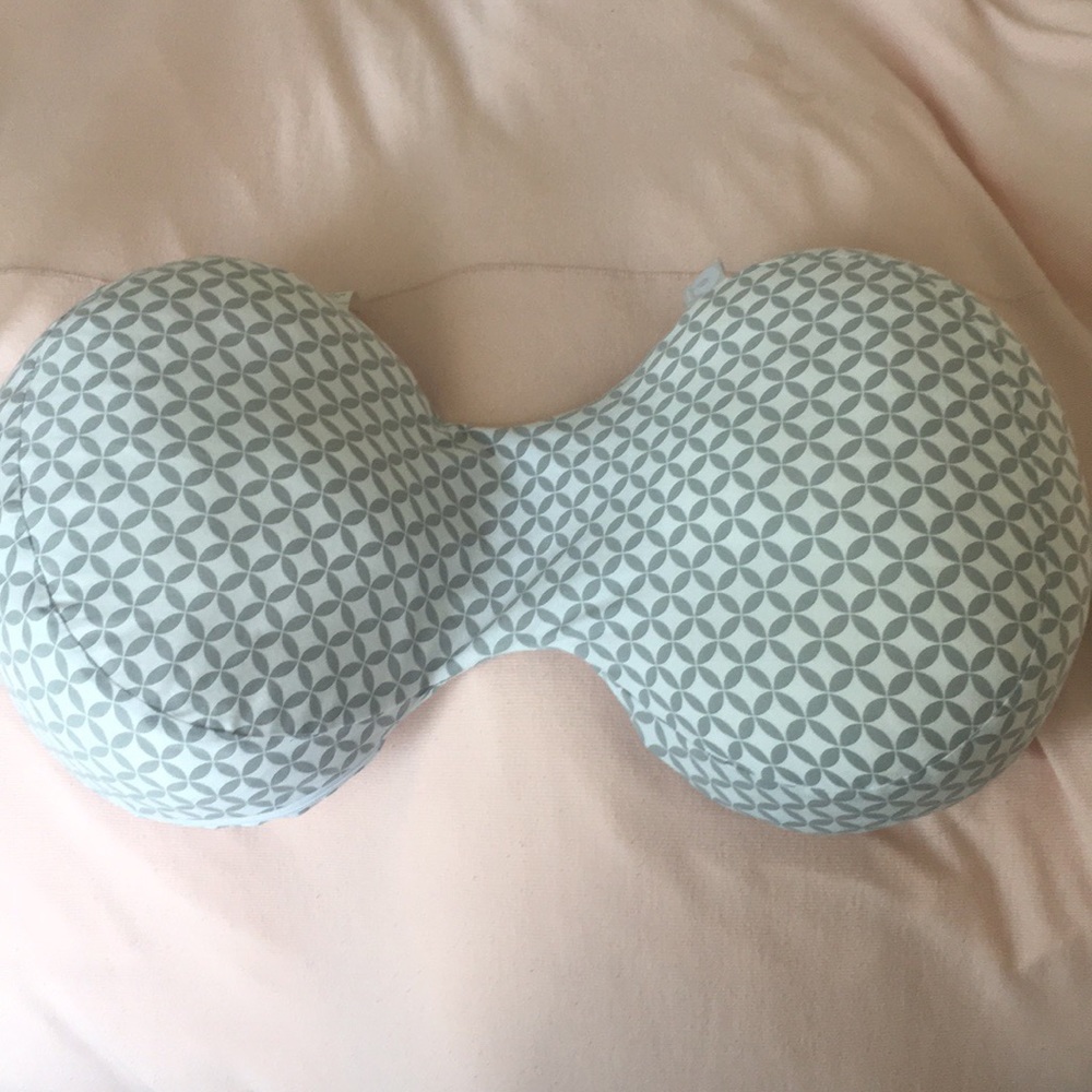 Bump and back support pillow